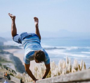 Robinson Cruising Handstand in Portugal Blog für Reisen und Offroad